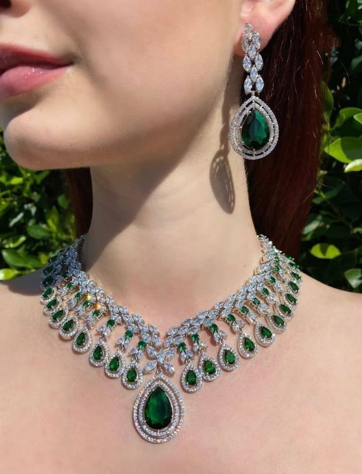 
diamand-with-green-stone