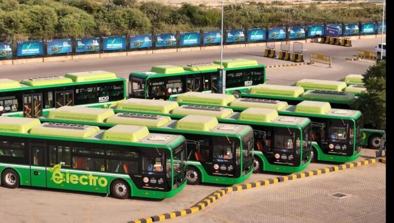 lahore buses